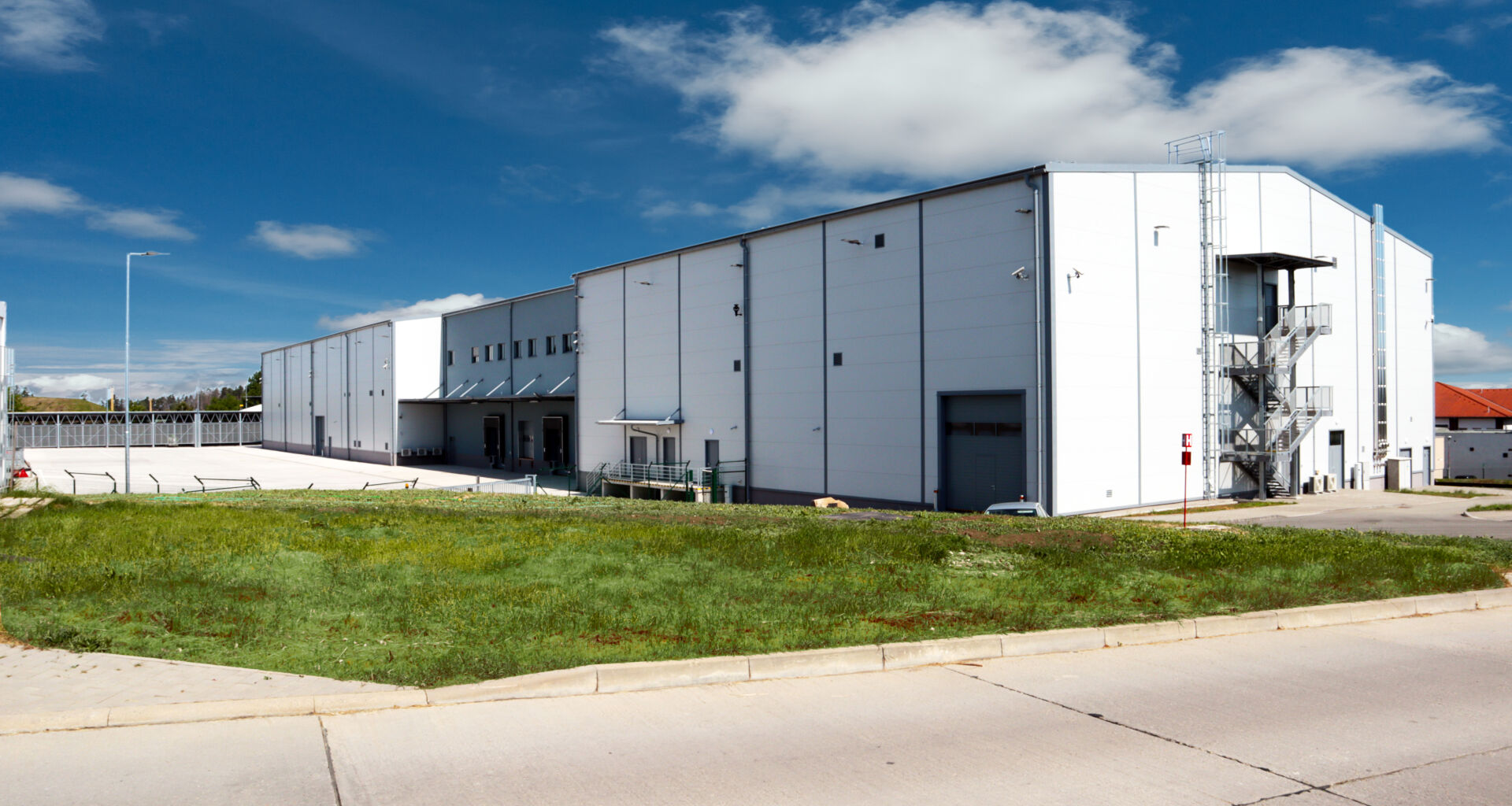 Letiště Náměšť - moderní víceúčelová skladovací hala